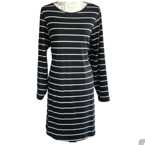 NWT button back dress. - Picture 7 of 7